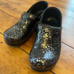Dansko Clogs 40